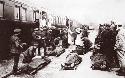 Imbarco su un treno ospedale da English Photographer